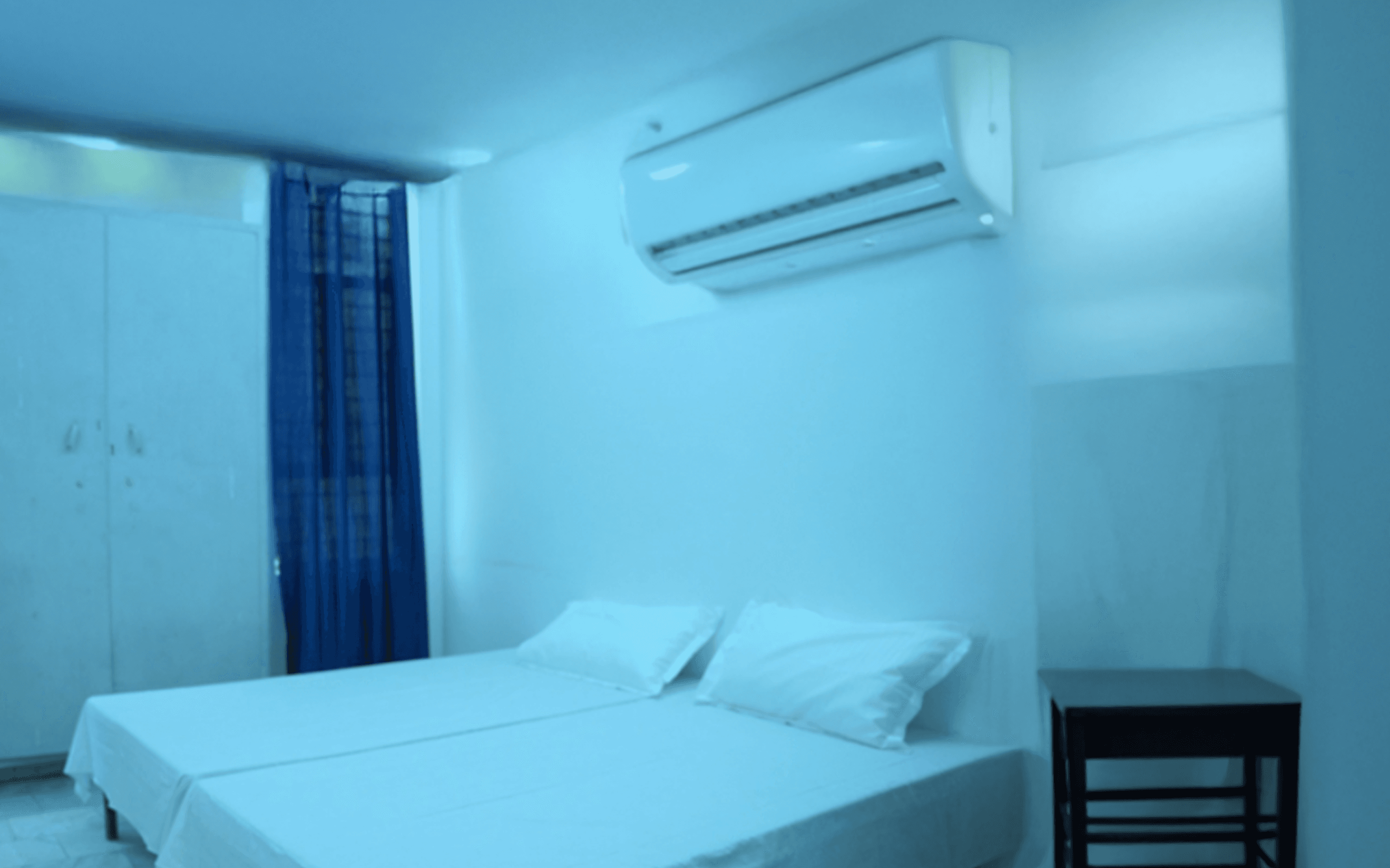 Hi-Tech hostel AC room with study area